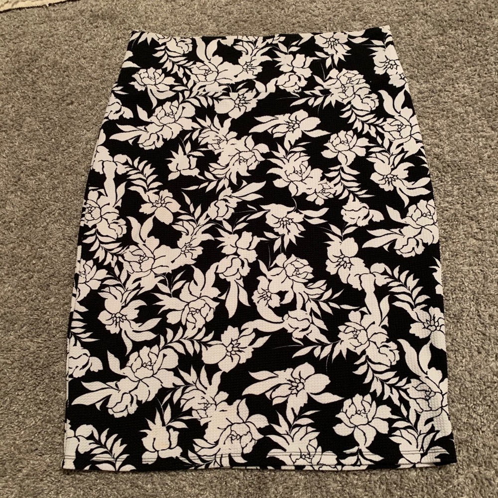 Luluroe black and white floral skirt